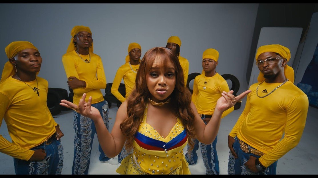 VIDEO : Nandy – No Stress
