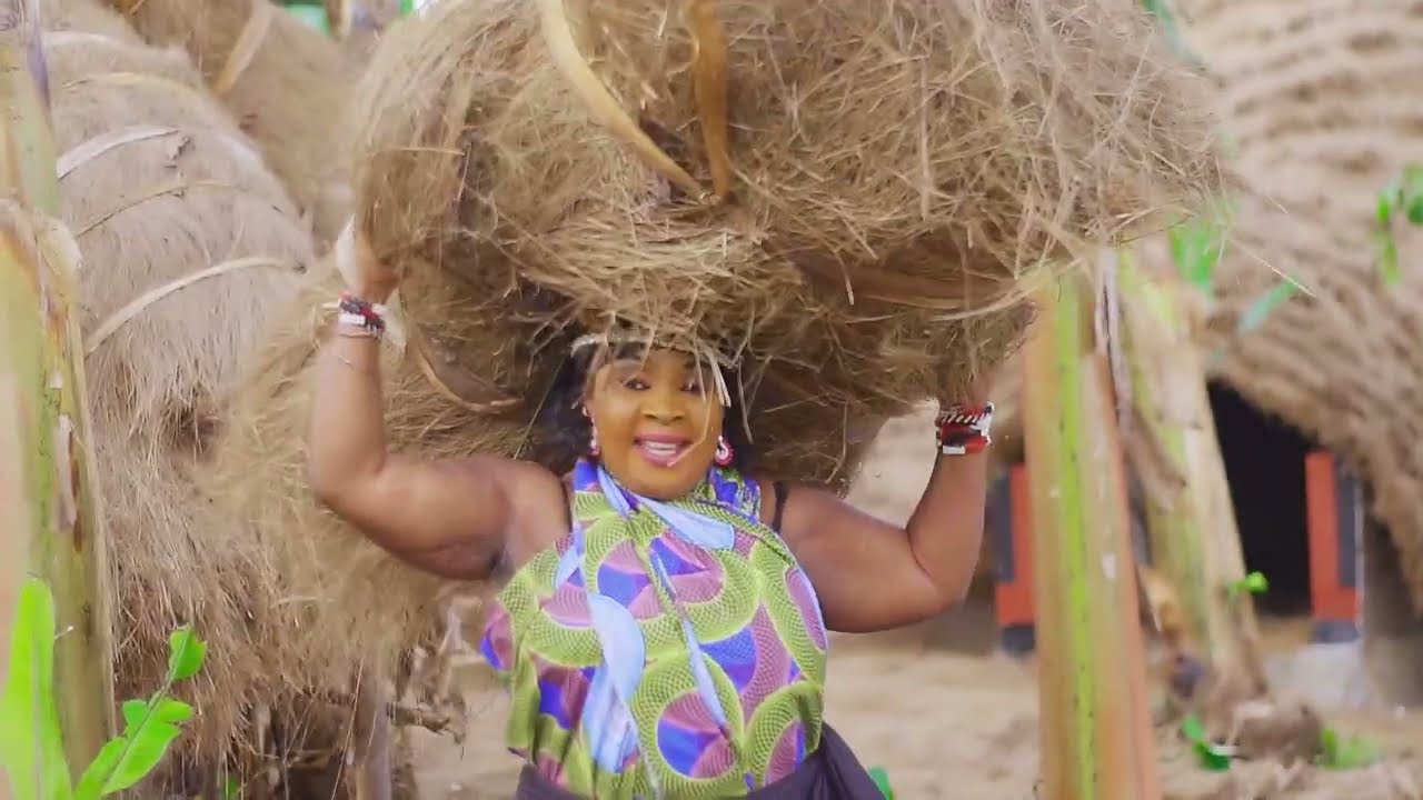 VIDEO : SAIDA KAROLI ft KYZZOBOY OBIYO – Omfudo Mwoyo | Download MP3