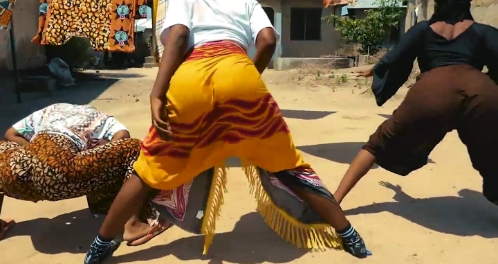Music Audio : Podo mbabe Ft Fire Gang – Kambambia bambia | Download